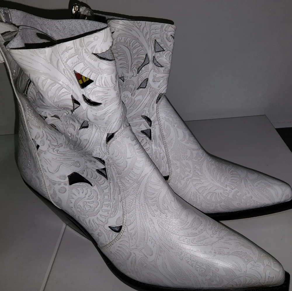 Givenchy - Picture 2 of 6